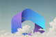 Das Logo von Microsoft 365 hinter Wolken und vor einem blau-grauen Himmel